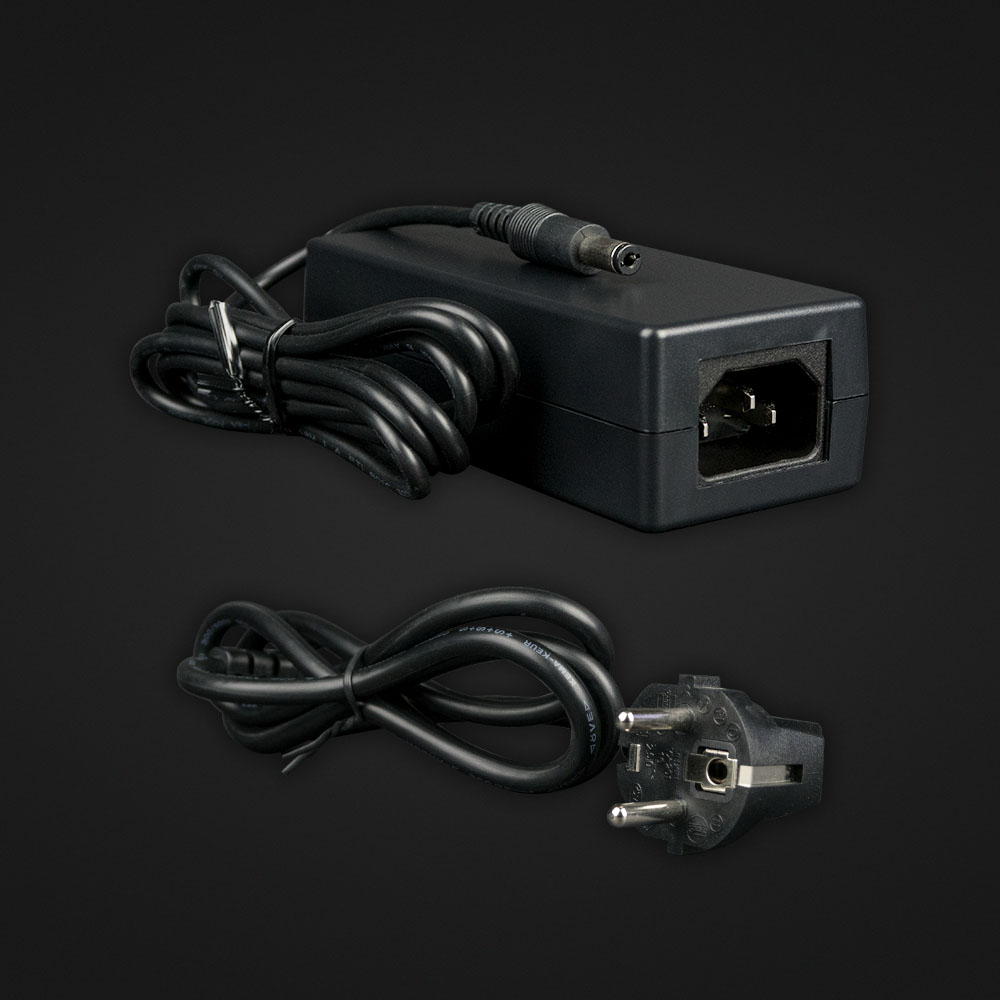 002B - AC110-240v - DC19v Power Adapter_EU